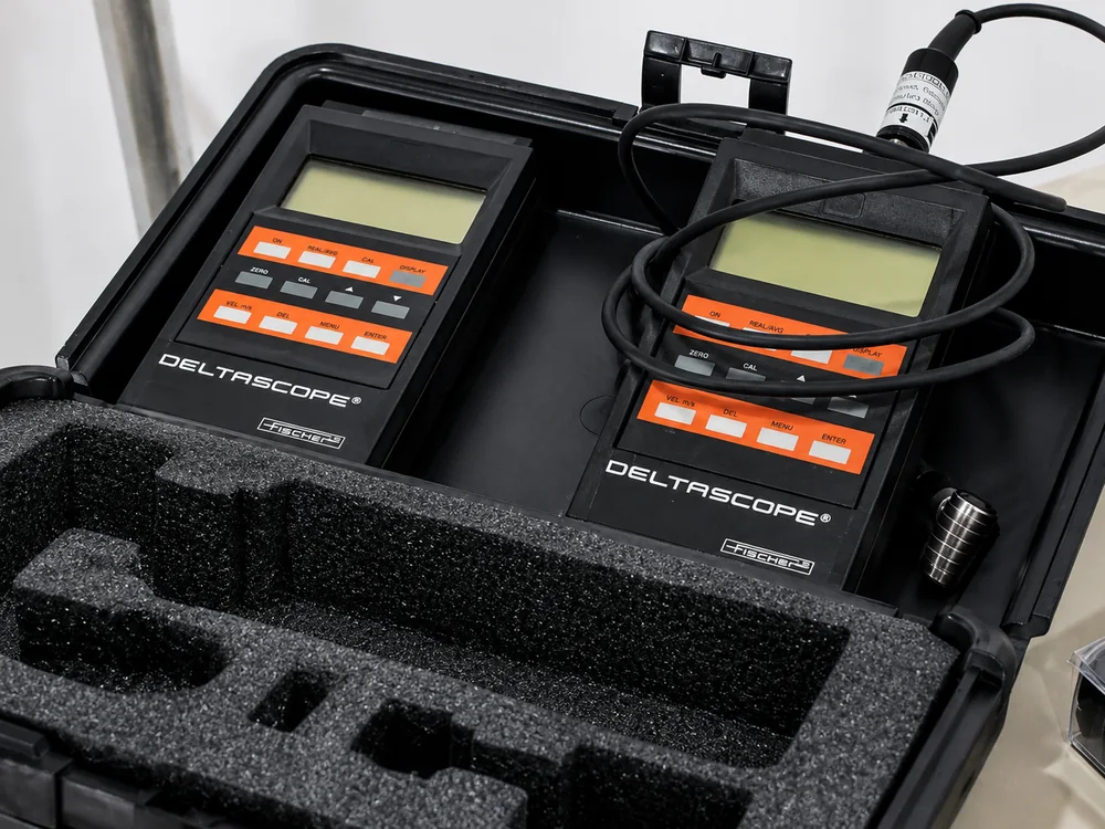 Medidores Fischer Deltascope para controle da espessura de camada no laboratório